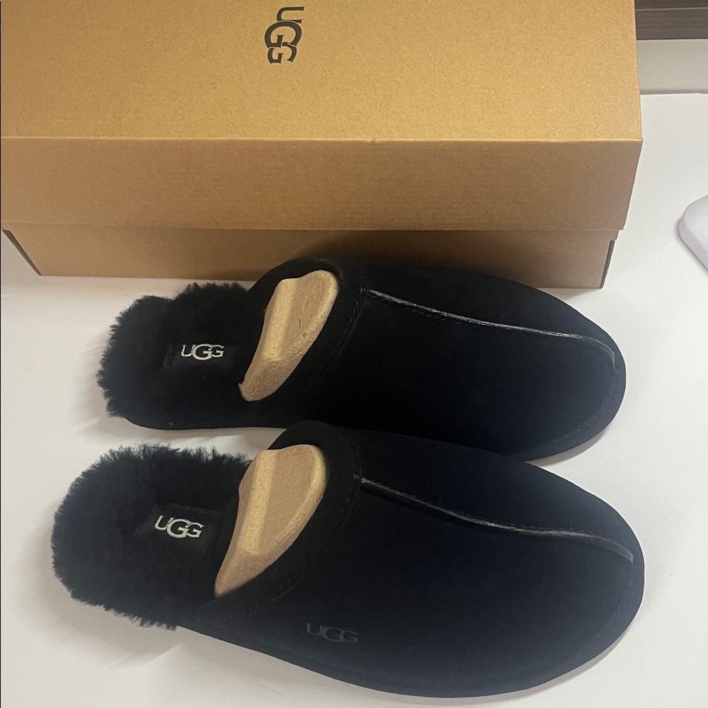 UGG Women’s Pearle Black Slip-On Slippers with Fur - Brand new in Box Size 8